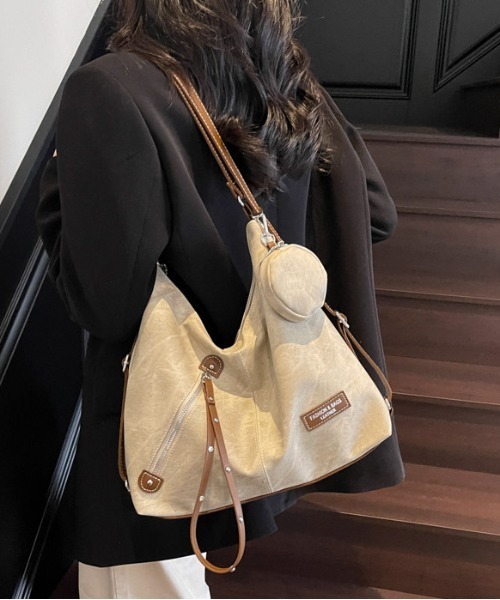 gossip!ロサンゼルス(ゴシップロサンゼルス)の「Y2K 大容量バッグ ポーチチャーム付き デイリー&通勤用 3WAY(ショルダーバッグ・レディース・ブラック/ベージュ・FREE)」の16枚目の写真