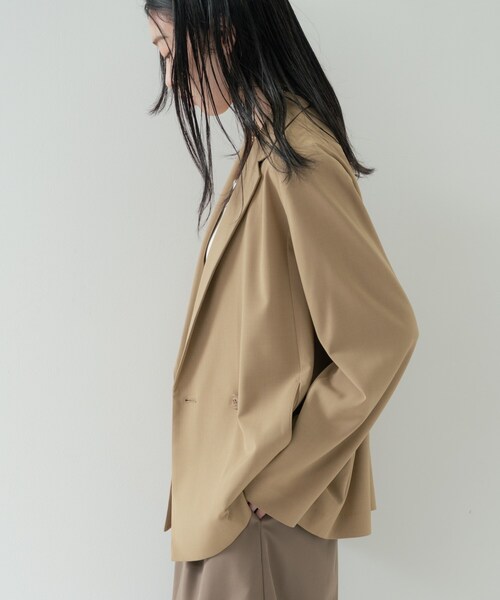 GALLEST（ギャレスト）の「Comfy SET UP｜ダブルブレストイージージャケット【セットアップ対応／通勤／カセット服／接触冷感／UVカット】（テーラードジャケット・レディース・ブラック/ダークグレー/キャメル/ライトブルー・40/38/36）」の7枚目の写真