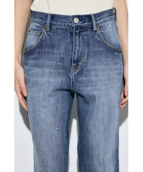 AZUL by moussy（アズールバイマウジー）の「【サイズ,身長別画像あり】AZUL DENIM センタープレスフレアデニム ショート丈（デニムパンツ・レディース・ブルー/ワンウォッシュ・24inch/25inch/26inch/27inch）」の9枚目の写真