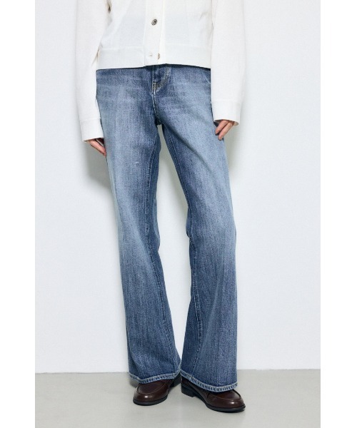 AZUL DENIM センタープレスフレアデニム ショート丈（デニムパンツ