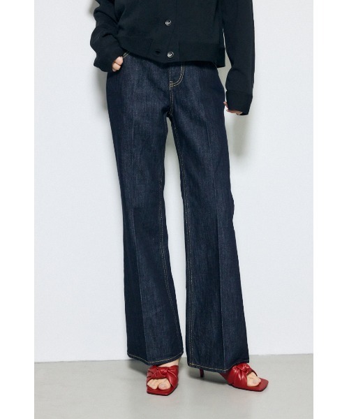 AZUL DENIM センタープレスフレアデニム ショート丈（デニムパンツ
