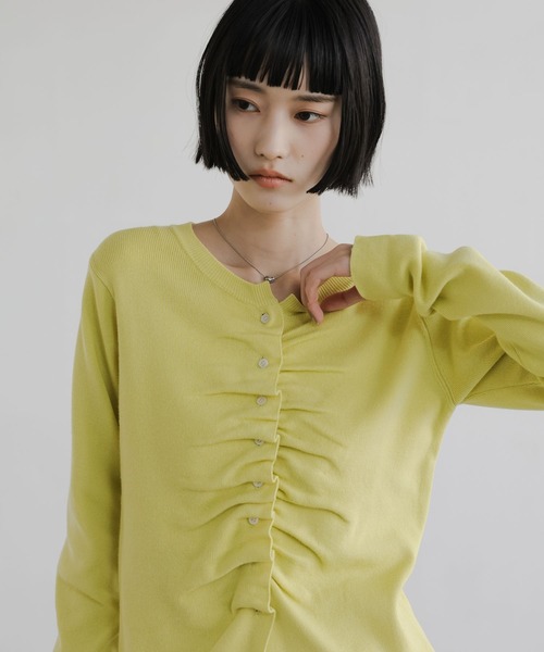 LOWRYS FARM（ローリーズファーム）の「ギャザーボタンカーディガンＬＳ 661682（カーディガン/ボレロ・レディース・イエロー/ブラック/アイボリー/グレー・FREE）」の4枚目の写真