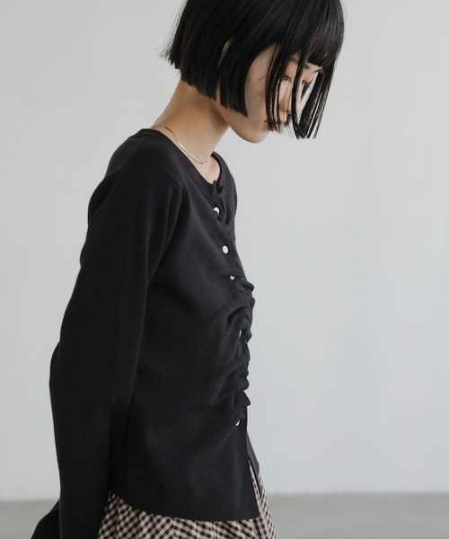 LOWRYS FARM（ローリーズファーム）の「ギャザーボタンカーディガンＬＳ 661682（カーディガン/ボレロ・レディース・イエロー/ブラック/アイボリー/グレー・FREE）」の13枚目の写真