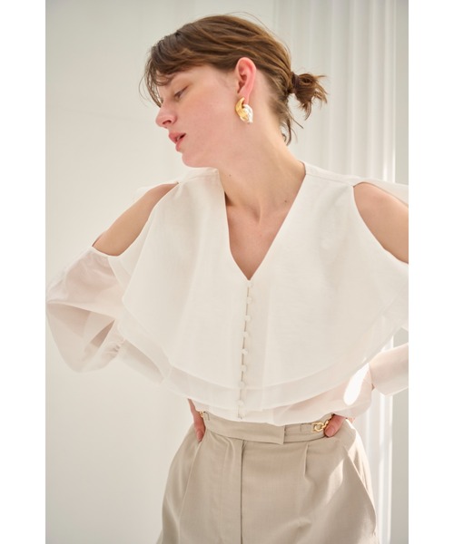 Estella.K(エステラケー)の「Hazel Ruffled Blouse コールドショルダ-ラッフルブラウス(シャツ/ブラウス・レディース・コーラルピンク/ホワイト/セージグリーン・FREE)」の7枚目の写真