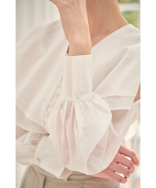 Estella.K(エステラケー)の「Hazel Ruffled Blouse コールドショルダ-ラッフルブラウス(シャツ/ブラウス・レディース・コーラルピンク/ホワイト/セージグリーン・FREE)」の22枚目の写真
