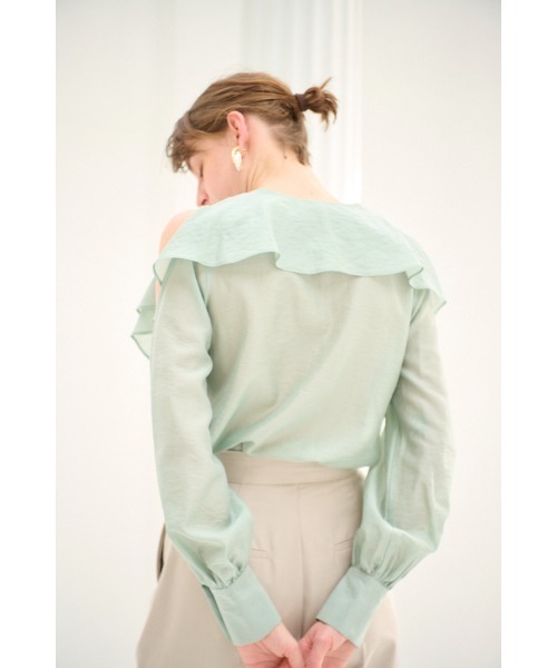 Estella.K(エステラケー)の「Hazel Ruffled Blouse コールドショルダ-ラッフルブラウス(シャツ/ブラウス・レディース・コーラルピンク/ホワイト/セージグリーン・FREE)」の13枚目の写真