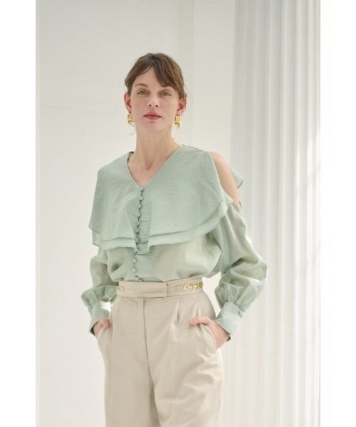Estella.K(エステラケー)の「Hazel Ruffled Blouse コールドショルダ-ラッフルブラウス(シャツ/ブラウス・レディース・コーラルピンク/ホワイト/セージグリーン・FREE)」の14枚目の写真