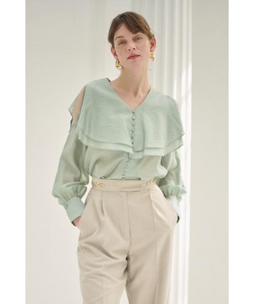 Estella.K(エステラケー)の「Hazel Ruffled Blouse コールドショルダ-ラッフルブラウス(シャツ/ブラウス・レディース・コーラルピンク/ホワイト/セージグリーン・FREE)」の10枚目の写真