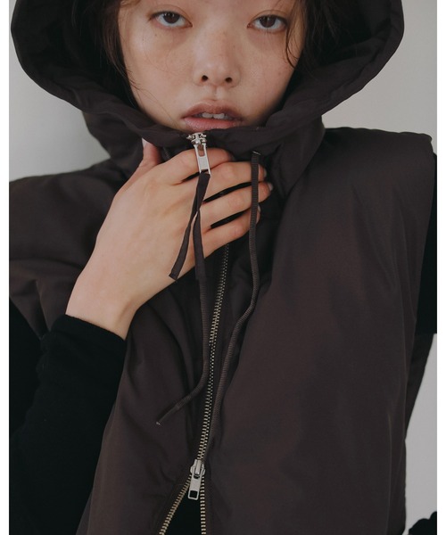 anuke(アンヌーク)の「Hooded Down Vest(その他アウター・レディース・ブラウン/アイボリー・FREE)」の14枚目の写真