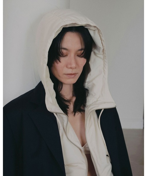 anuke(アンヌーク)の「Hooded Down Vest(その他アウター・レディース・ブラウン/アイボリー・FREE)」の3枚目の写真