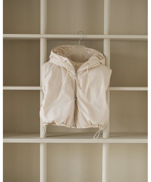 anuke(アンヌーク)の「Hooded Down Vest(その他アウター・レディース・ブラウン/アイボリー・FREE)」の5枚目の写真