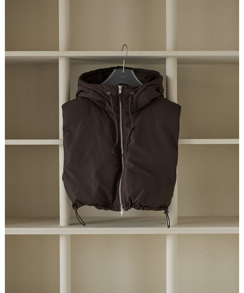 anuke(アンヌーク)の「Hooded Down Vest(その他アウター・レディース・ブラウン/アイボリー・FREE)」の6枚目の写真