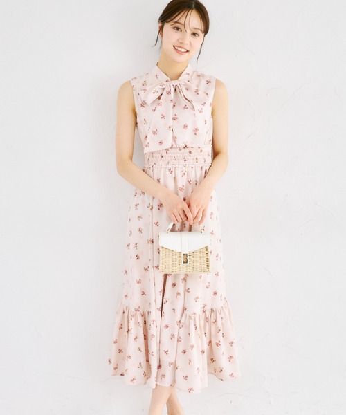 ZOZO限定】チークフラワーパターンボウタイノースリーブワンピース