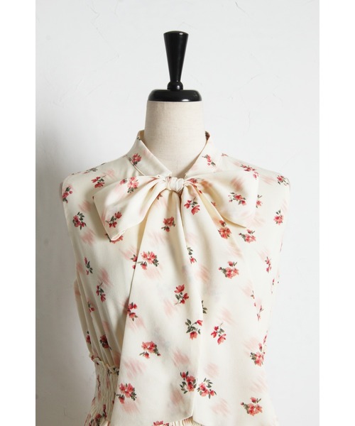 tocco closet(トッコ クローゼット)の「【ZOZO限定】チークフラワーパターンボウタイノースリーブワンピース(ワンピース・レディース・ピンク/ラベンダー/アイボリー・M)」の5枚目の写真