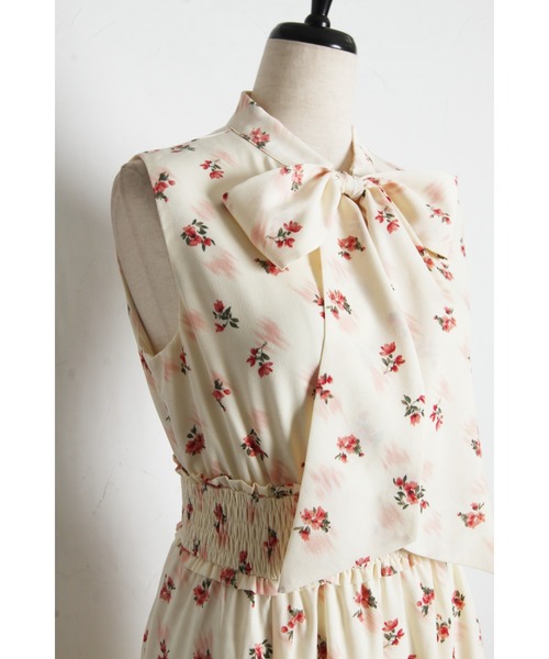 tocco closet(トッコ クローゼット)の「【ZOZO限定】チークフラワーパターンボウタイノースリーブワンピース(ワンピース・レディース・ピンク/ラベンダー/アイボリー・M)」の6枚目の写真