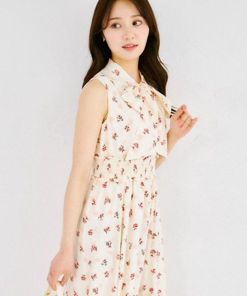 tocco closet(トッコ クローゼット)の「【ZOZO限定】チークフラワーパターンボウタイノースリーブワンピース(ワンピース・レディース・ピンク/ラベンダー/アイボリー・M)」の21枚目の写真