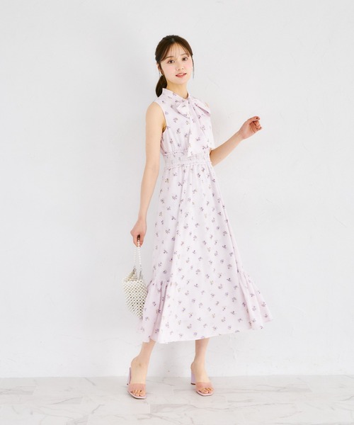 ZOZO限定】チークフラワーパターンボウタイノースリーブワンピース