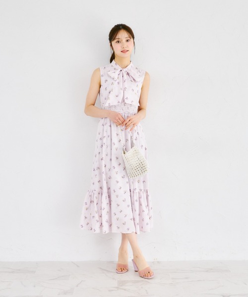 ZOZO限定】チークフラワーパターンボウタイノースリーブワンピース