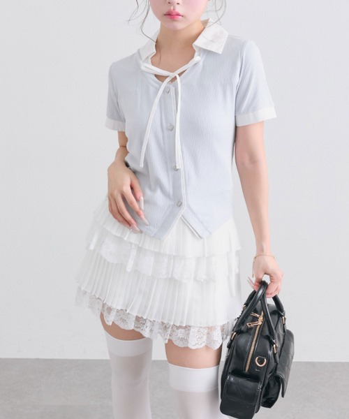 OLIVE des OLIVE（オリーブデオリーブ）の「レイヤード風衿トップス（Tシャツ/カットソー・レディース・トップグレー/ブラック/サックスブルー/ベージュ・FREE）」の2枚目の写真