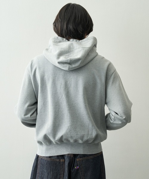 REMI RELIEF（レミレリーフ）の「【REMI RELIEF/レミレリーフ】SP加工裏毛ZIPパーカー New Fit（パーカー・メンズ・グレー/サックスブルー/グリーン・M/L）」の6枚目の写真