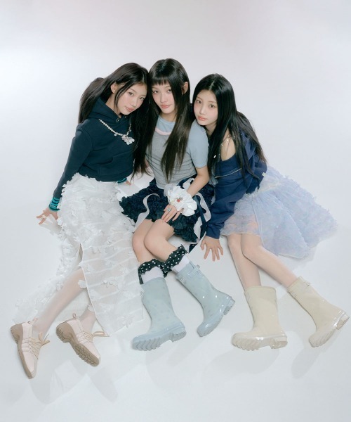 ROCKFISH WEATHERWEAR（ロックフィッシュウェザーウェア）の「[x ILLIT] ORIGINAL RAIN BOOTS SHORT DOT（レインシューズ・レディース・アイボリー・23.0cm/23.5cm/24.0cm/24.5cm/25.0cm）」の3枚目の写真