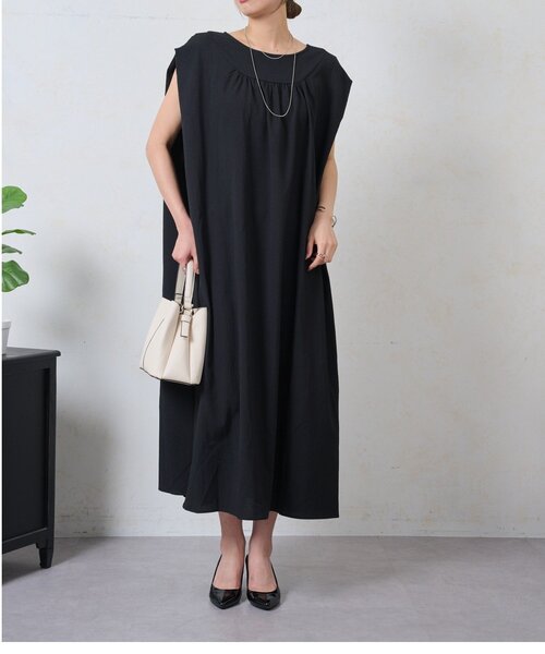 Jena espace merveilleux(ジェナ エスパスメルヴェイユ)の「リラックスギャザーワンピース(ワンピース・レディース・ベージュ/ブラック・FREE)」の4枚目の写真