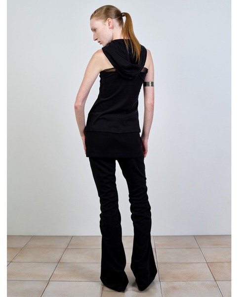 NACHE(ナチェ)の「NACHE/ナチェ/PINCHED HOODIE SLEEVELESS(パーカー・レディース・ブラック・S/M)」の2枚目の写真