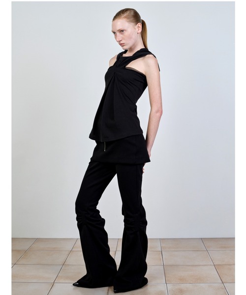 NACHE(ナチェ)の「NACHE/ナチェ/PINCHED HOODIE SLEEVELESS(パーカー・レディース・ブラック・S/M)」の3枚目の写真