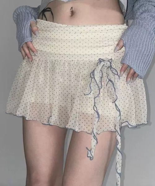 Achic(アシック)の「ドット柄フリルミニスカート インナーパンツ付き(スカート・レディース・ブラック/ホワイト・M)」の7枚目の写真