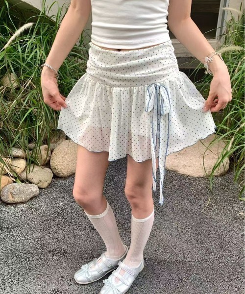 Achic(アシック)の「ドット柄フリルミニスカート インナーパンツ付き(スカート・レディース・ブラック/ホワイト・M)」の4枚目の写真