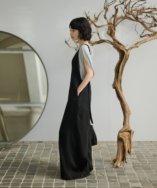 LAULEN(ローレン)の「Back knot wide salopette /ディープVネックバックノットワイドサロペット(サロペット/オーバーオール・レディース・ブラック/アイボリー・FREE)」の8枚目の写真
