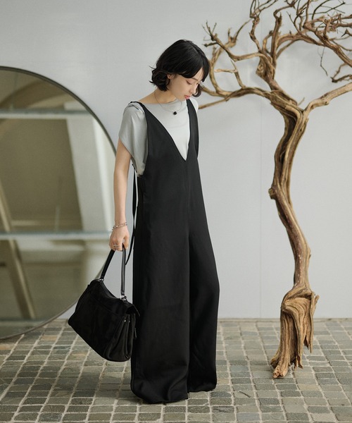 LAULEN(ローレン)の「Back knot wide salopette /ディープVネックバックノットワイドサロペット(サロペット/オーバーオール・レディース・ブラック/アイボリー・FREE)」の12枚目の写真