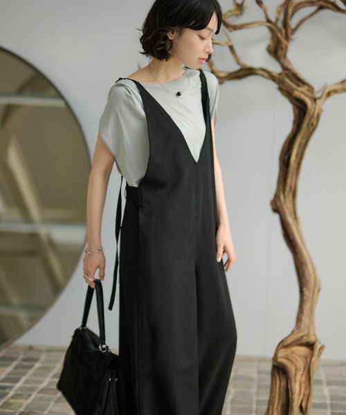 LAULEN(ローレン)の「Back knot wide salopette /ディープVネックバックノットワイドサロペット(サロペット/オーバーオール・レディース・ブラック/アイボリー・FREE)」の13枚目の写真