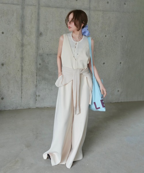 LAULEN(ローレン)の「Back knot wide salopette /ディープVネックバックノットワイドサロペット(サロペット/オーバーオール・レディース・ブラック/アイボリー・FREE)」の3枚目の写真