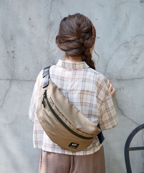 GLOBAL WORK（グローバルワーク）の「KiuボディバッグK84/661500（ボディバッグ/ウエストポーチ・キッズ・ブラウン系その他/ブラウン/ホワイト系その他・ONE SIZE）」の22枚目の写真