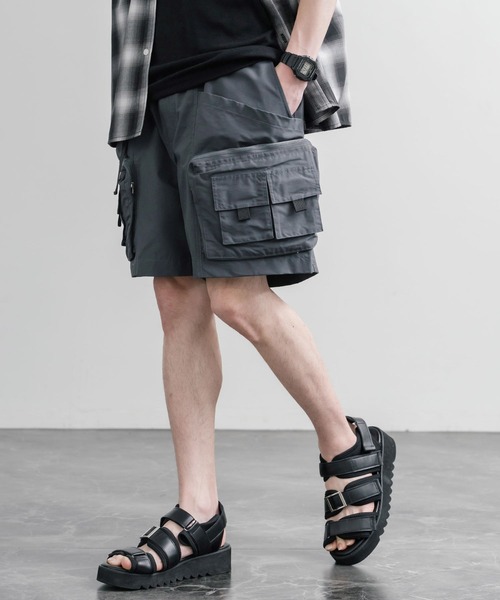 Audience(オーディエンス)の「Audience 60/40クロス ストレージツールポケットワイドカーゴショートパンツ AUD3671(カーゴパンツ・メンズ・オリーブ/チャコール/グレー/ブラック・M/L)」の1枚目の写真