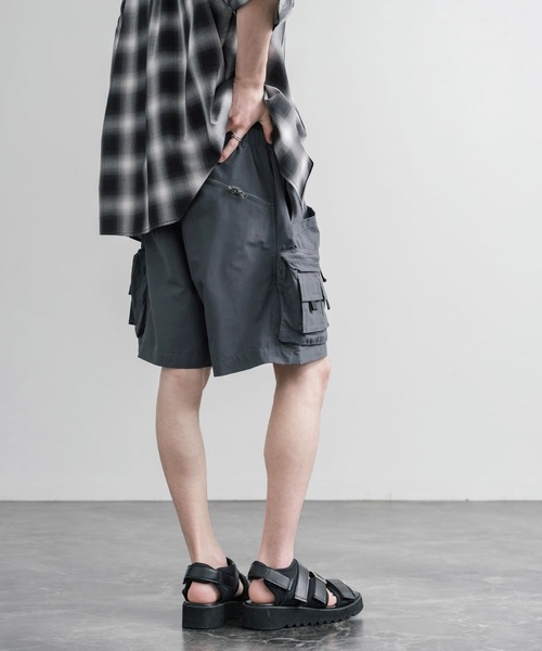 Audience(オーディエンス)の「Audience 60/40クロス ストレージツールポケットワイドカーゴショートパンツ AUD3671(カーゴパンツ・メンズ・オリーブ/チャコール/グレー/ブラック・M/L)」の15枚目の写真