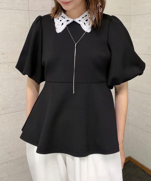 junoah（ジュノア）の「レース襟ペプラムトップス（シャツ/ブラウス・レディース・ネイビー/アイボリー/ブラック・LARGE/MEDIUM/SMALL）」の4枚目の写真