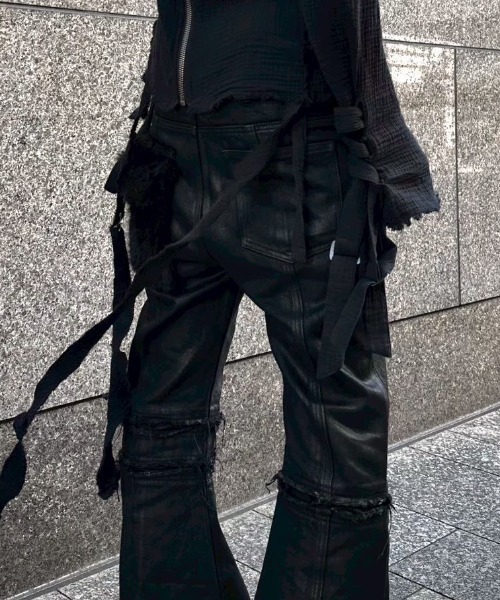 YIKAI LABORATORY（イカイラボラトリー）の「【YIKAI LABORATORY】syncope waxed denim / 【イカイラボラトリー】ダメージフレアデニムパンツ＜着用動画あり＞（デニムパンツ・メンズ・ブラック・02/01）」の14枚目の写真