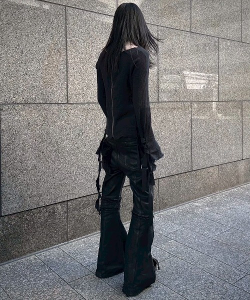 YIKAI LABORATORY（イカイラボラトリー）の「【YIKAI LABORATORY】syncope waxed denim / 【イカイラボラトリー】ダメージフレアデニムパンツ＜着用動画あり＞（デニムパンツ・メンズ・ブラック・02/01）」の9枚目の写真
