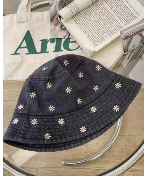 CHEER(チアー)の「小花刺繍入りデニムバケツハット(ハット・レディース・ライトブルー/ブラック/ブルー・フリー)」の8枚目の写真
