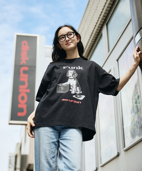 FREAK'S STORE(フリークスストア)の「限定展開 diskunion×FREAK'S STORE 別注 ビーグル ビッグシルエット プリント クルーネック Tシャツ(Tシャツ/カットソー・メンズ・ブラック/ブラウン/ホワイト・MEDIUM/SMALL/LARGE)」の18枚目の写真