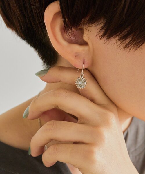 ear PAPILLONNER(イアパピヨネ)の「フラッシュジルコニアピアス(ピアス(両耳用)・レディース・ゴールド/シルバー・FREE)」の8枚目の写真