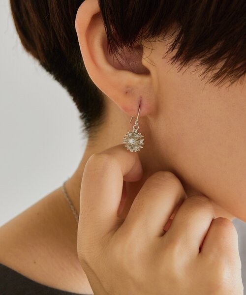 ear PAPILLONNER(イアパピヨネ)の「フラッシュジルコニアピアス(ピアス(両耳用)・レディース・ゴールド/シルバー・FREE)」の7枚目の写真