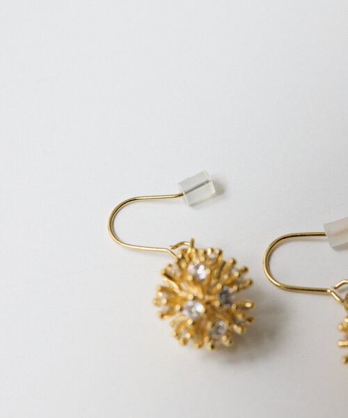 ear PAPILLONNER(イアパピヨネ)の「フラッシュジルコニアピアス(ピアス(両耳用)・レディース・ゴールド/シルバー・FREE)」の4枚目の写真