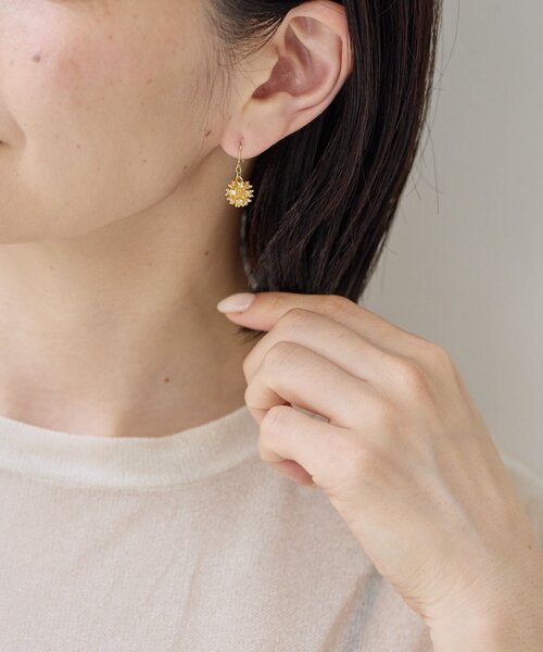 ear PAPILLONNER(イアパピヨネ)の「フラッシュジルコニアピアス(ピアス(両耳用)・レディース・ゴールド/シルバー・FREE)」の3枚目の写真