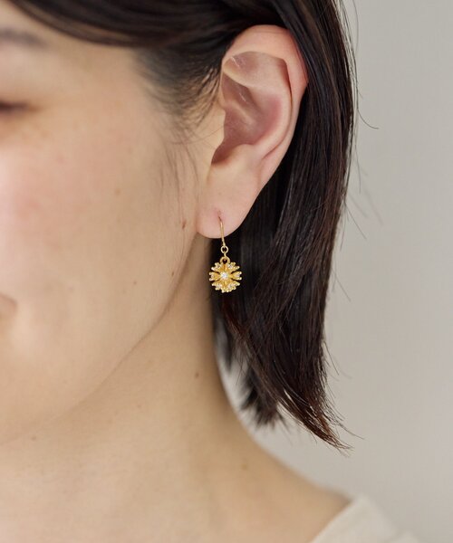 ear PAPILLONNER(イアパピヨネ)の「フラッシュジルコニアピアス(ピアス(両耳用)・レディース・ゴールド/シルバー・FREE)」の11枚目の写真