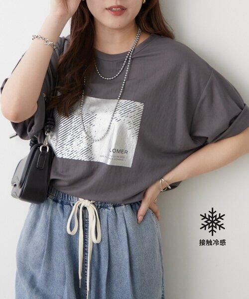 Remind me and forever（リマインドミーアンドフォーエバー）の「【ひんやりタッチ】接触冷感カノコ箔かすれプリントＴシャツ（Tシャツ/カットソー・レディース・オフホワイト/チャコールグレー/ブラック・FREE）」の2枚目の写真