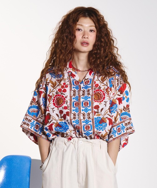 HLAADA(フラーダ)の「HLAADA for ROSEBUD/FLOWER PRINT SHORT SLEEVE SHIRT(シャツ/ブラウス・レディース・レッド/ブルー・ONE SIZE)」の3枚目の写真