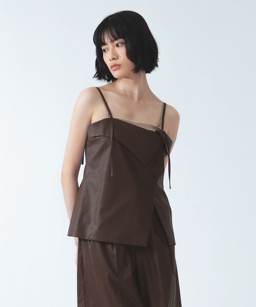 Ray BEAMS(レイビームス)の「フェイクレザー アシンメトリー キャミソール(キャミソール・レディース・ブラウン/ブラック・ONE SIZE)」の2枚目の写真